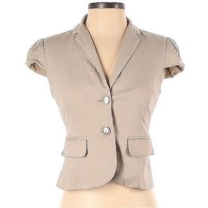 Beige short sleeve blazer